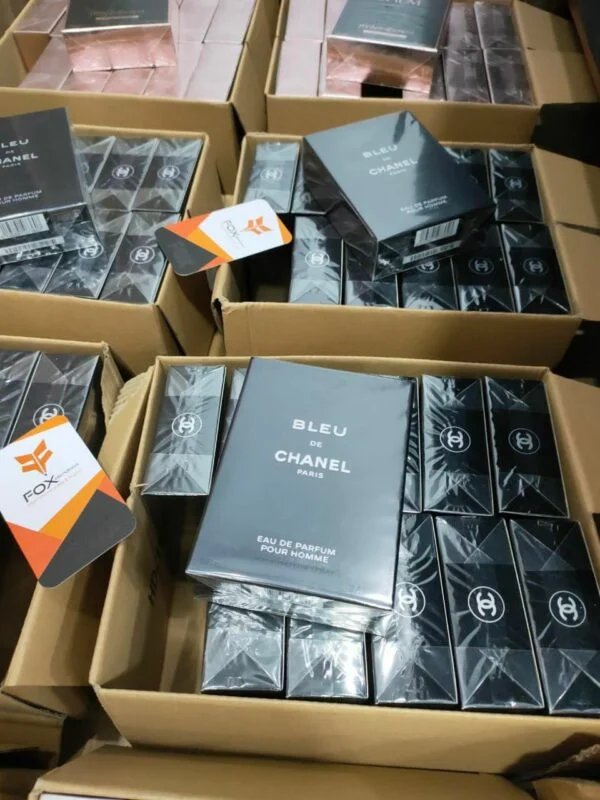 12065-600x800-1 Perfume Pallet - Image 1