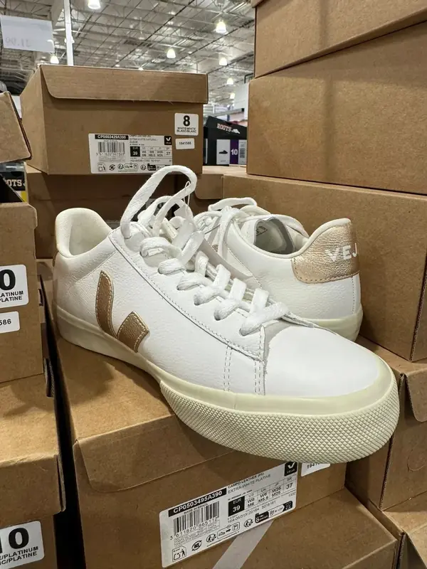 Veja Shoes Pallet