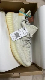 Yeezy sneakers pallets - Image 3